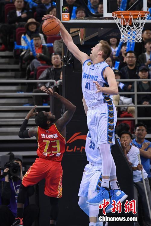 北京首钢CBA击败深圳马可波罗，方硕末节爆发(首钢篮球队方硕)