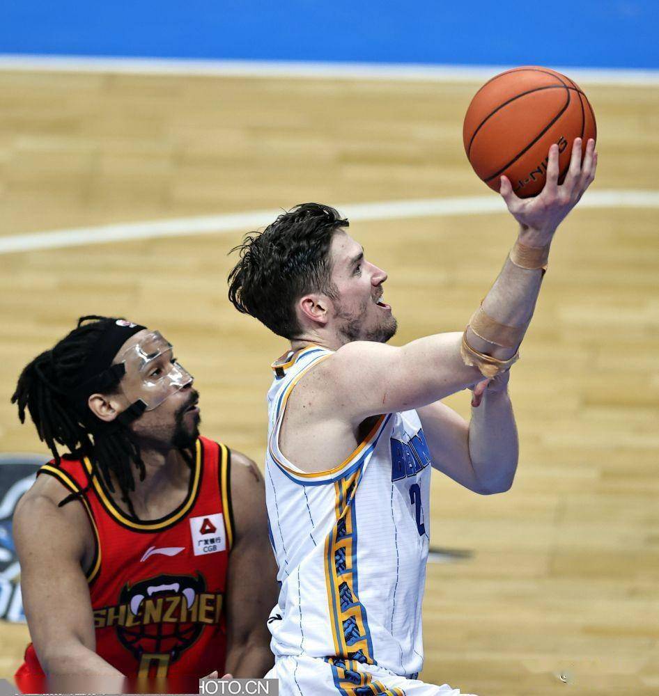 北京首钢CBA击败深圳马可波罗，方硕末节爆发(首钢篮球队方硕)