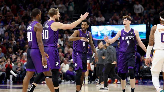 洛杉矶湖人NBA战胜萨克拉门托国王詹姆斯关键上篮 洛杉矶湖人NBA战胜萨克拉门托国王詹姆斯关键上篮